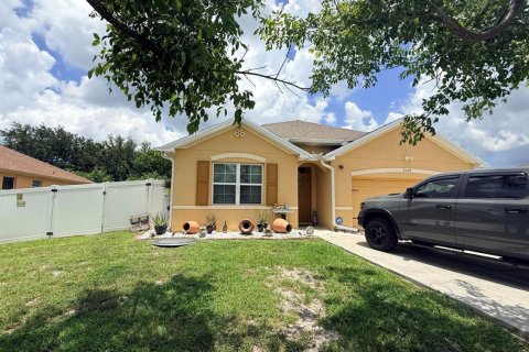 Villa ou maison à vendre à Port St. Lucie, Floride: 4 chambres, 169.73 m2 № 2250125 - photo 2
