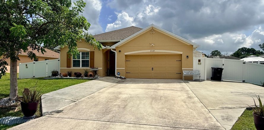 Villa ou maison à Port St. Lucie, Floride 4 chambres, 169.73 m2 № 2250125