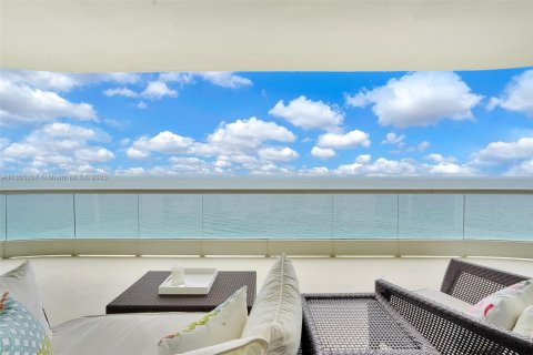 Condo in Sunny Isles Beach, Florida, 3 bedrooms № 1958438 - photo 2