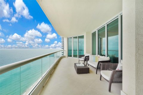 Condo in Sunny Isles Beach, Florida, 3 bedrooms № 1958438 - photo 17