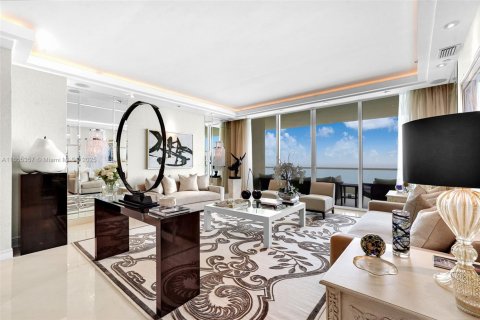 Condo in Sunny Isles Beach, Florida, 3 bedrooms № 1958438 - photo 13