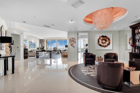 Condo in Sunny Isles Beach, Florida, 3 bedrooms № 1958438 - photo 8