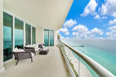 Condo in Sunny Isles Beach, Florida, 3 bedrooms № 1958438 - photo 9