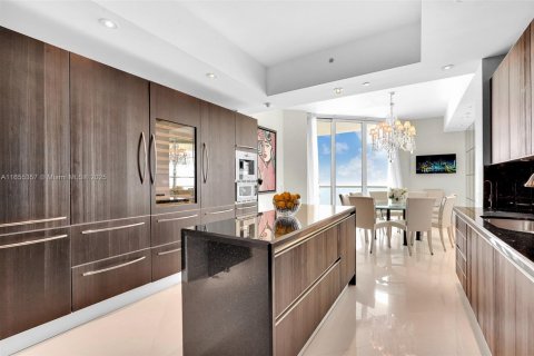 Condo in Sunny Isles Beach, Florida, 3 bedrooms № 1958438 - photo 25
