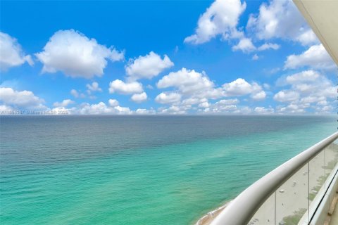 Condo in Sunny Isles Beach, Florida, 3 bedrooms № 1958438 - photo 14