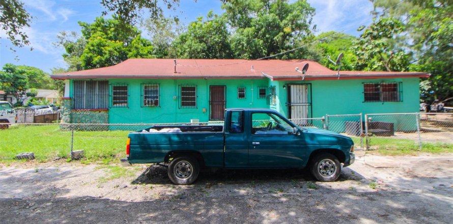 Коммерческая недвижимость в Майами, Флорида 176.24м2 № 2018250