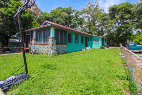 Купить коммерческую недвижимость в Майами, Флорида 176.24м2, № 2018250 - фото 2