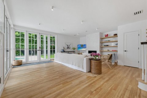 House in Miami, Florida 4 bedrooms, 228.17 sq.m. № 2193699 - photo 4