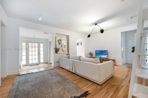 House in Miami, Florida 4 bedrooms, 228.17 sq.m. № 2193699 - photo 5