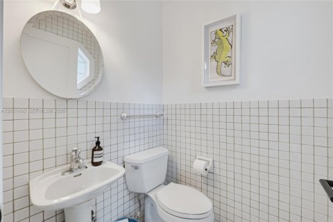 House in Miami, Florida 4 bedrooms, 228.17 sq.m. № 2193699 - photo 19