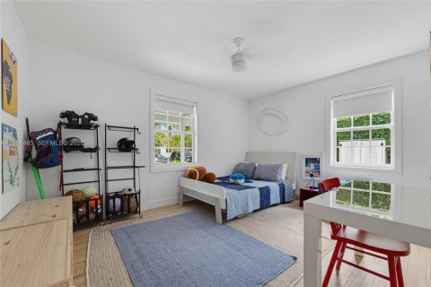 House in Miami, Florida 4 bedrooms, 228.17 sq.m. № 2193699 - photo 16