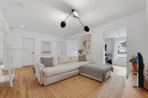 House in Miami, Florida 4 bedrooms, 228.17 sq.m. № 2193699 - photo 7