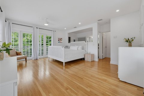 House in Miami, Florida 4 bedrooms, 228.17 sq.m. № 2193699 - photo 11