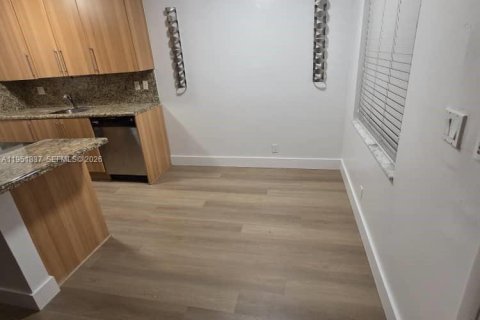 Снять в аренду кондоминиум в Форт-Лодердейл, Флорида 2 спальни, 68.75м2, № 2006063 - фото 7