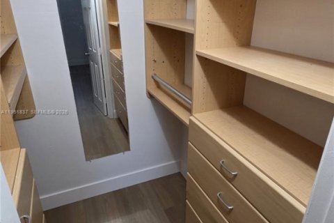 Снять в аренду кондоминиум в Форт-Лодердейл, Флорида 2 спальни, 68.75м2, № 2006063 - фото 16