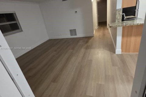 Снять в аренду кондоминиум в Форт-Лодердейл, Флорида 2 спальни, 68.75м2, № 2006063 - фото 6