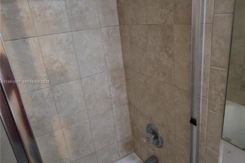 Снять в аренду кондоминиум в Форт-Лодердейл, Флорида 2 спальни, 68.75м2, № 2006063 - фото 17