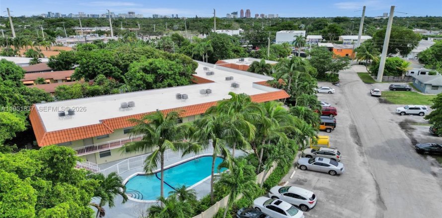 Кондоминиум с 2 спальнями в Форт-Лодердейл, Флорида № 2006063