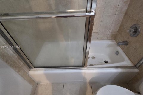 Снять в аренду кондоминиум в Форт-Лодердейл, Флорида 2 спальни, 68.75м2, № 2006063 - фото 18