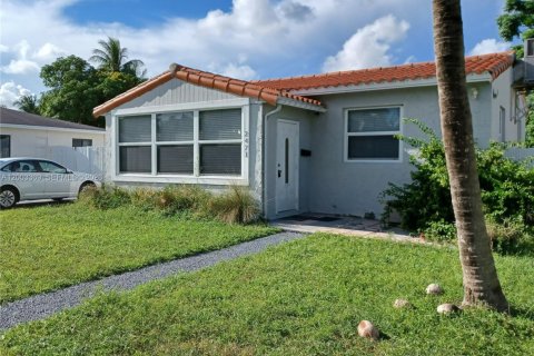Дом в Холливуд, Флорида 3 спальни, 97.92м2 № 2066886