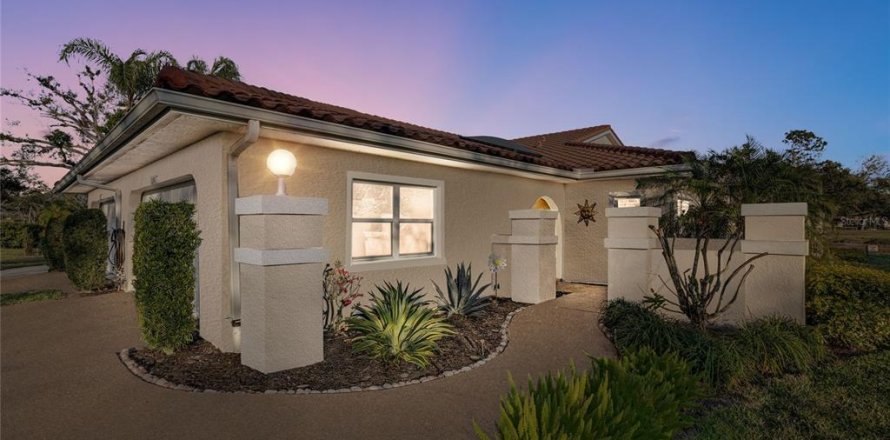 House in Sarasota, Florida 3 bedrooms, 145.02 sq.m. № 1524886