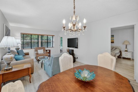 Condo in Lauderdale Lakes, Florida, 1 bedroom  № 2014028 - photo 6