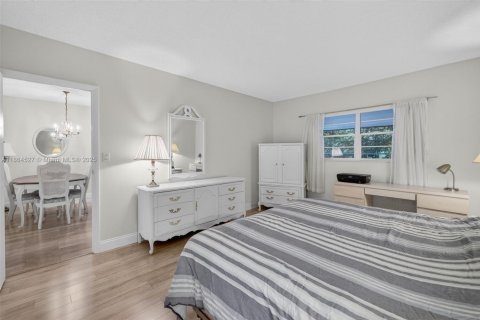 Condo in Lauderdale Lakes, Florida, 1 bedroom  № 2014028 - photo 19