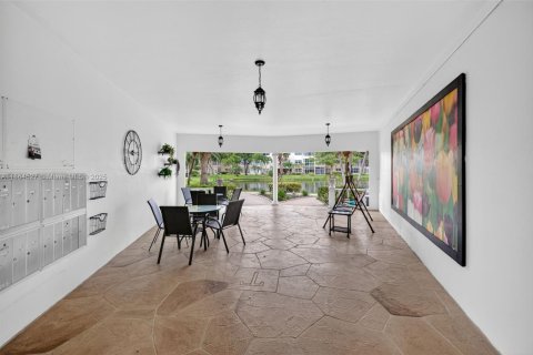 Condo in Lauderdale Lakes, Florida, 1 bedroom  № 2014028 - photo 29