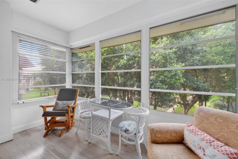 Condo in Lauderdale Lakes, Florida, 1 bedroom  № 2014028 - photo 11