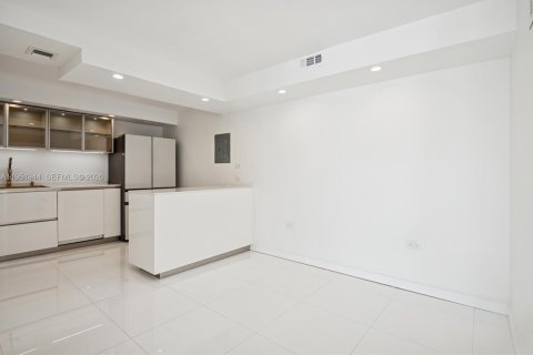 Condominio en venta en Miami, Florida, 2 dormitorios, 117.8 m2 № 2006096 - foto 19