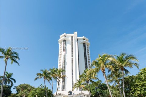 Condominio en venta en Miami, Florida, 2 dormitorios, 117.8 m2 № 2006096 - foto 17