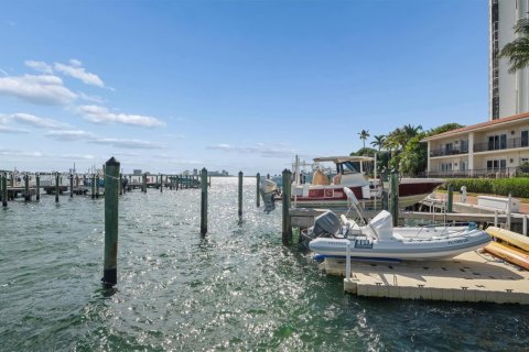 Condominio en venta en Miami, Florida, 2 dormitorios, 117.8 m2 № 2006096 - foto 18