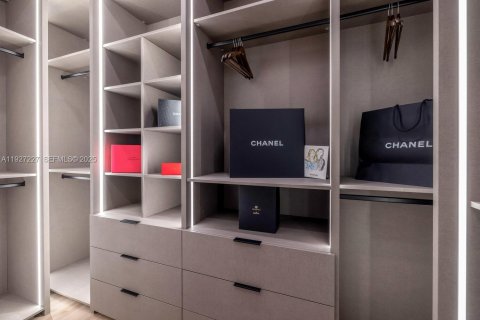 Villa ou maison à vendre à Biscayne Park, Floride: 4 chambres, 363.99 m2 № 1991707 - photo 17