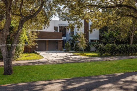 Villa ou maison à vendre à Biscayne Park, Floride: 4 chambres, 363.99 m2 № 1991707 - photo 1