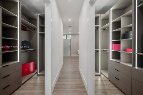 Villa ou maison à vendre à Biscayne Park, Floride: 4 chambres, 363.99 m2 № 1991707 - photo 16