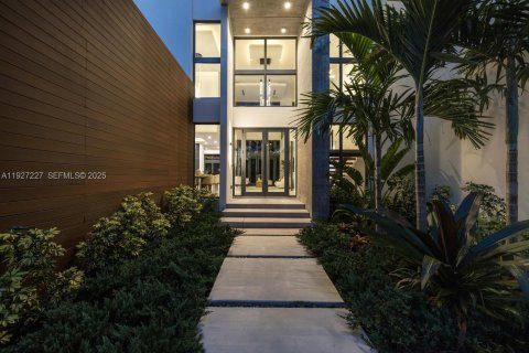 Villa ou maison à vendre à Biscayne Park, Floride: 4 chambres, 363.99 m2 № 1991707 - photo 27