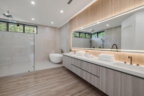 Villa ou maison à vendre à Biscayne Park, Floride: 4 chambres, 363.99 m2 № 1991707 - photo 19