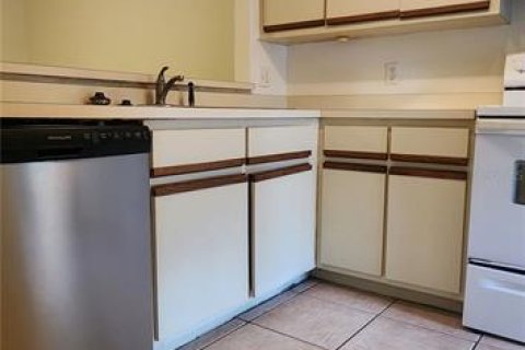 Condominio en alquiler en Gainesville, Florida, 3 dormitorios, 119.84 m2 № 1833241 - foto 2