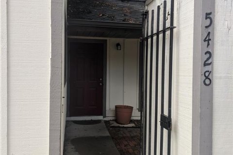 Condominio en alquiler en Gainesville, Florida, 3 dormitorios, 119.84 m2 № 1833241 - foto 1