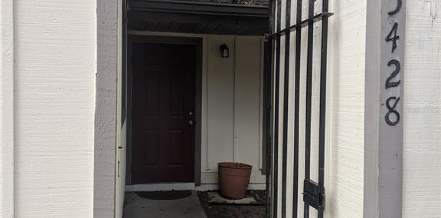 Condominio en Gainesville, Florida, 3 dormitorios № 1833241