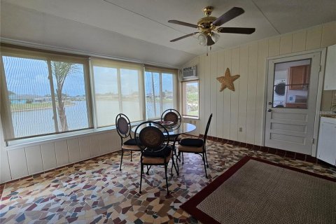 Villa ou maison à louer à Sun City Center, Floride: 2 chambres, 144 m2 № 2304930 - photo 19