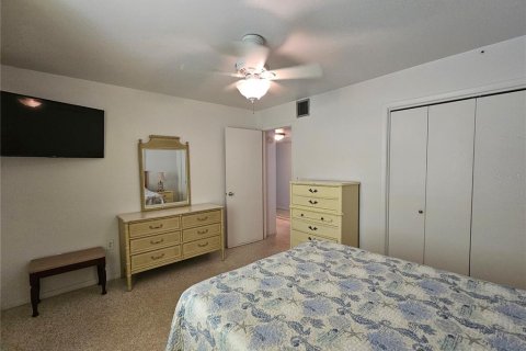 Villa ou maison à louer à Sun City Center, Floride: 2 chambres, 144 m2 № 2304930 - photo 28
