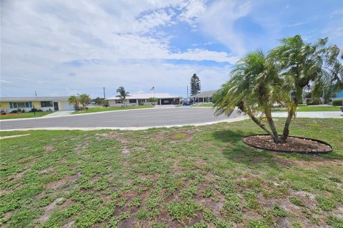 Villa ou maison à louer à Sun City Center, Floride: 2 chambres, 144 m2 № 2304930 - photo 6