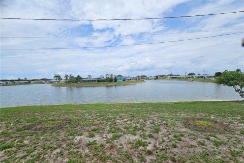 Villa ou maison à louer à Sun City Center, Floride: 2 chambres, 144 m2 № 2304930 - photo 7