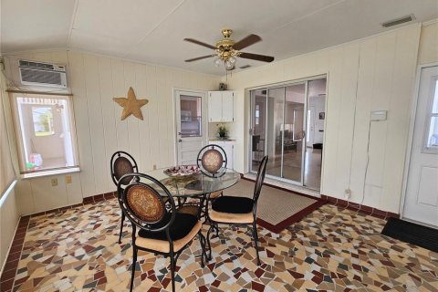 Villa ou maison à louer à Sun City Center, Floride: 2 chambres, 144 m2 № 2304930 - photo 18