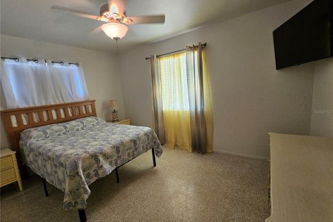 Villa ou maison à louer à Sun City Center, Floride: 2 chambres, 144 m2 № 2304930 - photo 27