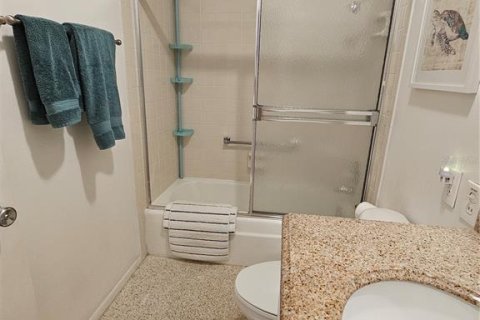 Villa ou maison à louer à Sun City Center, Floride: 2 chambres, 144 m2 № 2304930 - photo 30