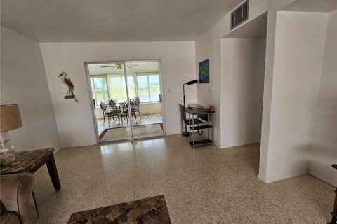 Villa ou maison à louer à Sun City Center, Floride: 2 chambres, 144 m2 № 2304930 - photo 14