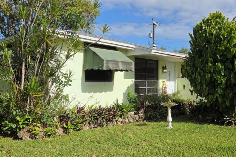 House in Cutler Bay, Florida 3 bedrooms, 184.41 sq.m. № 2067645 - photo 2