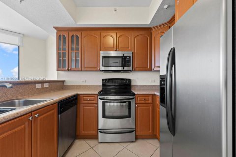 Купить кондоминиум в Майами, Флорида 2 спальни, 112.69м2, № 2089268 - фото 8